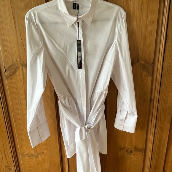 White blouse by Ravel. Never worn. Size XL. - Picture 3 of 4